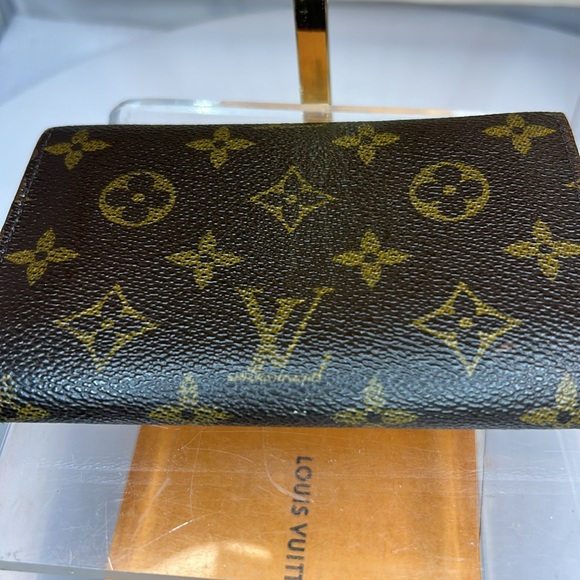 Louis Vuitton Monogram Leather Wallet Unisex - Picture 2 of 16